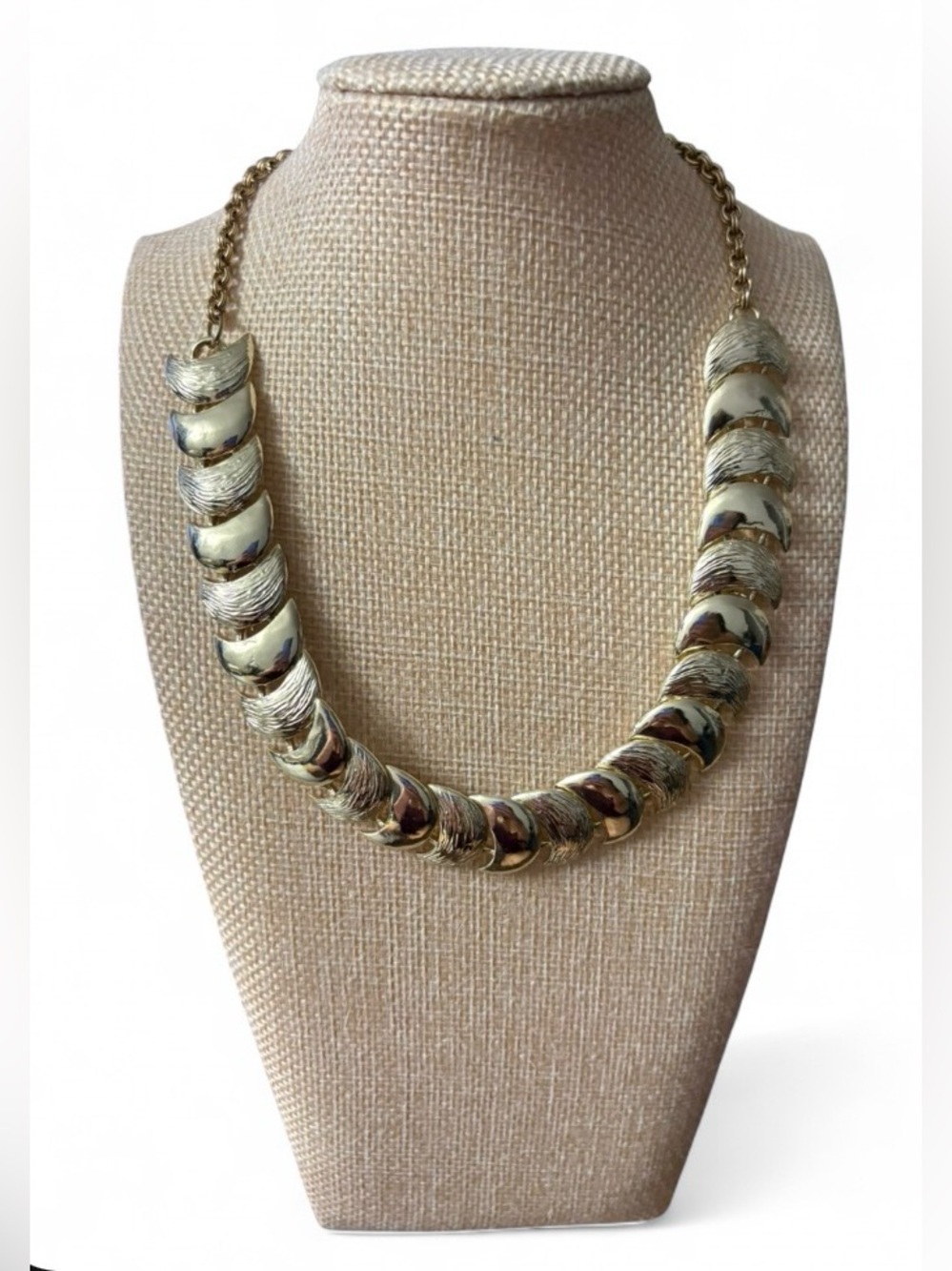 Vintage Unsigned Lisner Crescent Necklace Mid Century Textured Collar